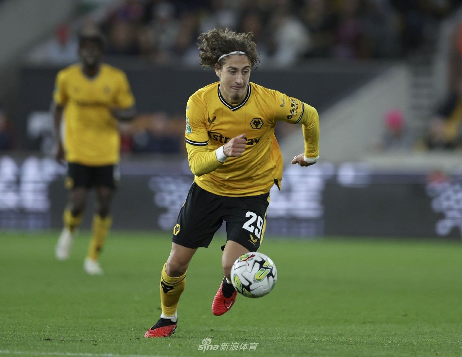 同时也是他 同时也是他